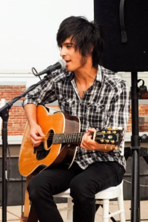 Solo Artist - Jason Resch